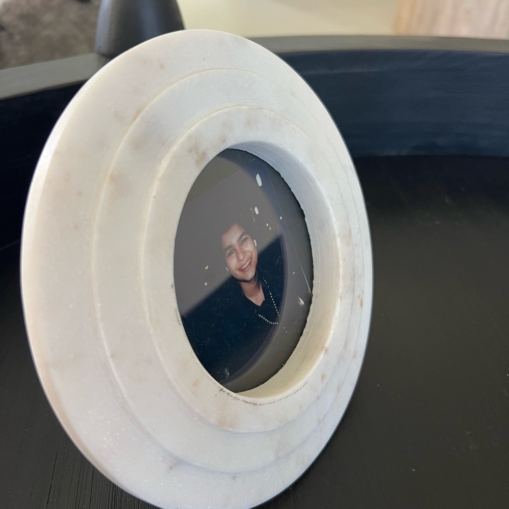 MARBLE Circular White Photo Frame